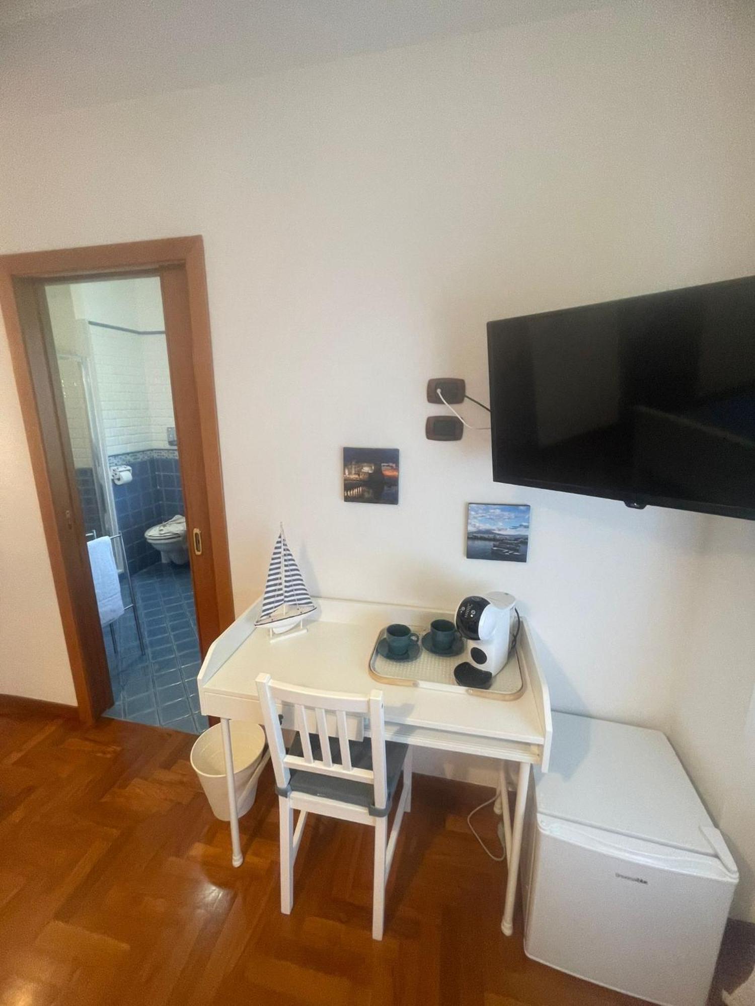 Reginella House Hotel Наполи Екстериор снимка