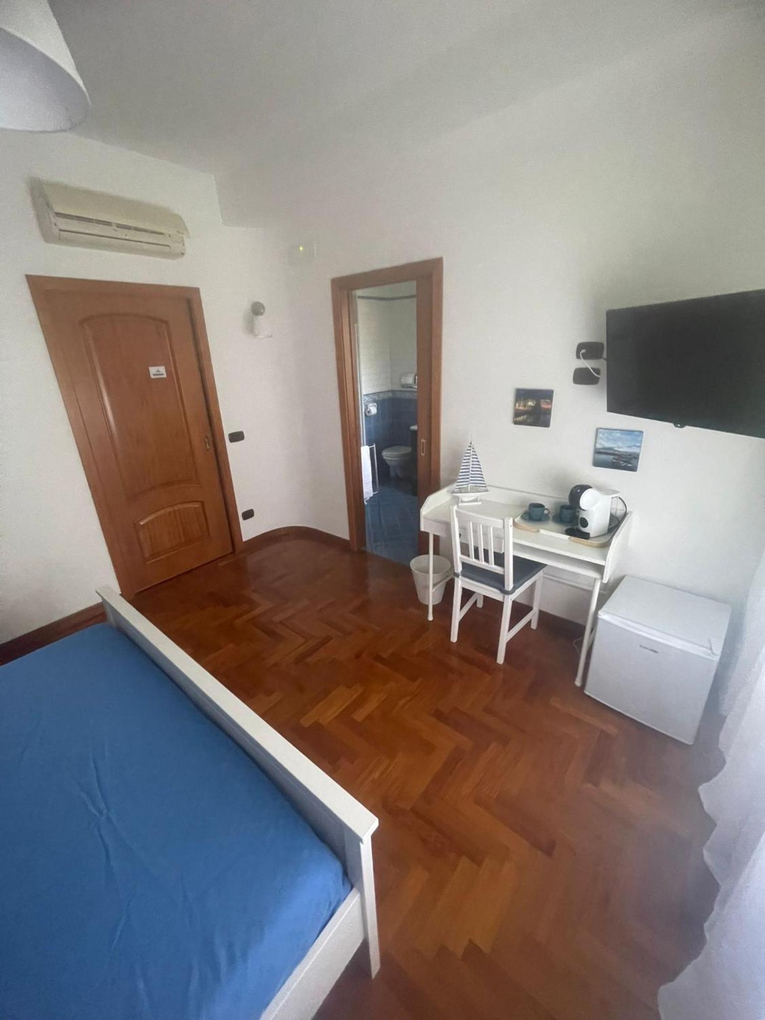Reginella House Hotel Наполи Екстериор снимка